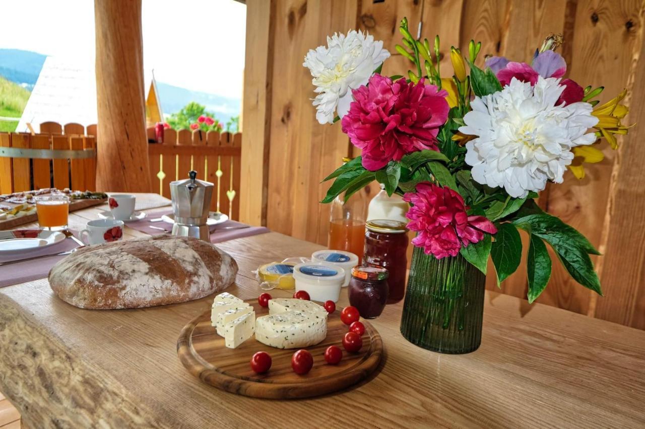 Отель Glamping Brodej Vitanje Экстерьер фото